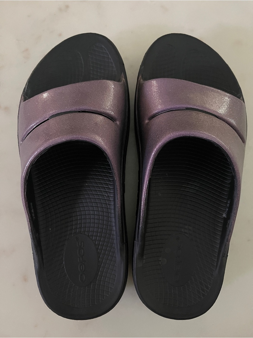 OOFOS Women's Metallic Purple and Black Slide Sandals